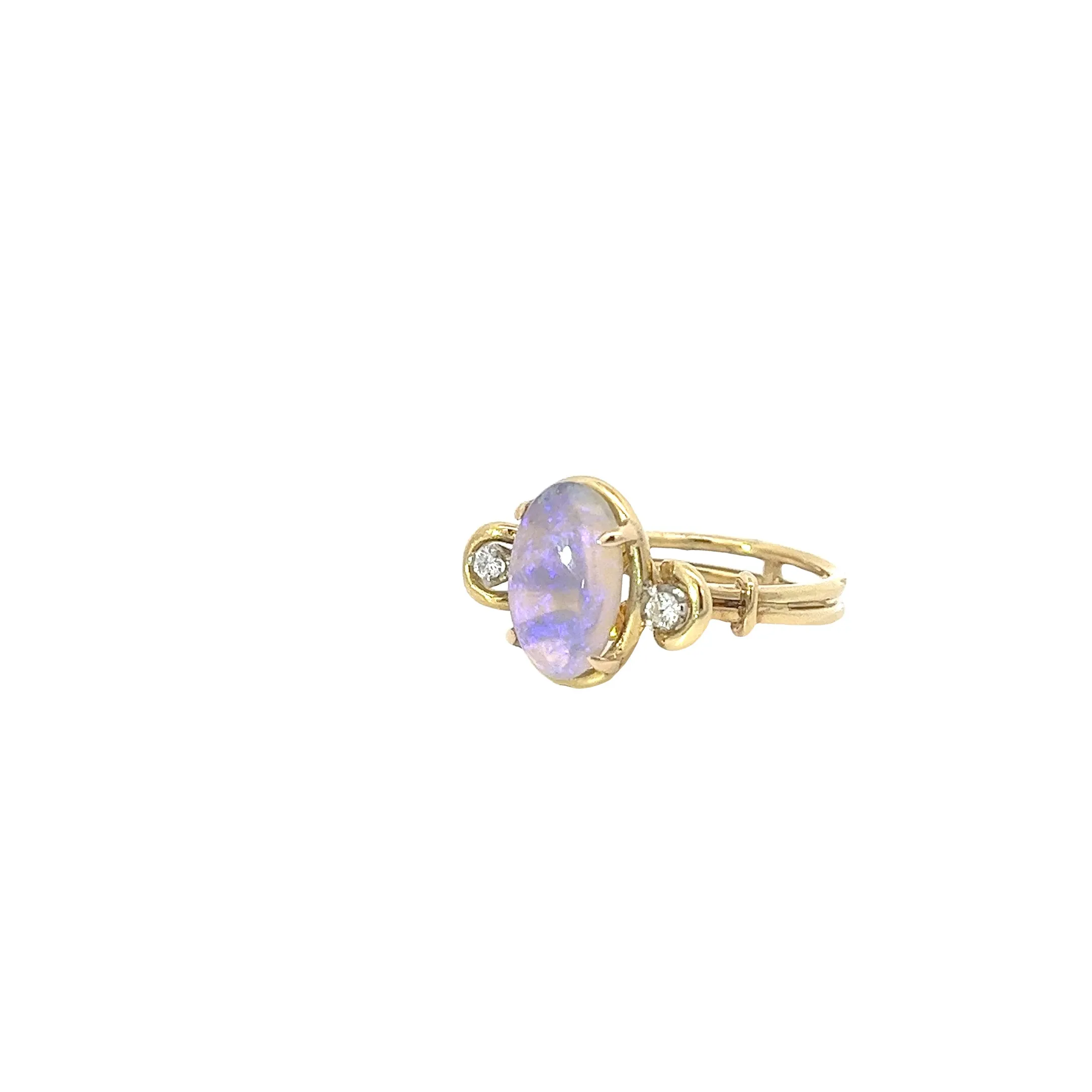 18k Yellow Gold 2.30ct Oval Shape Jelly Opal and .13ct G SI1 Round Diamond Vintage Ring