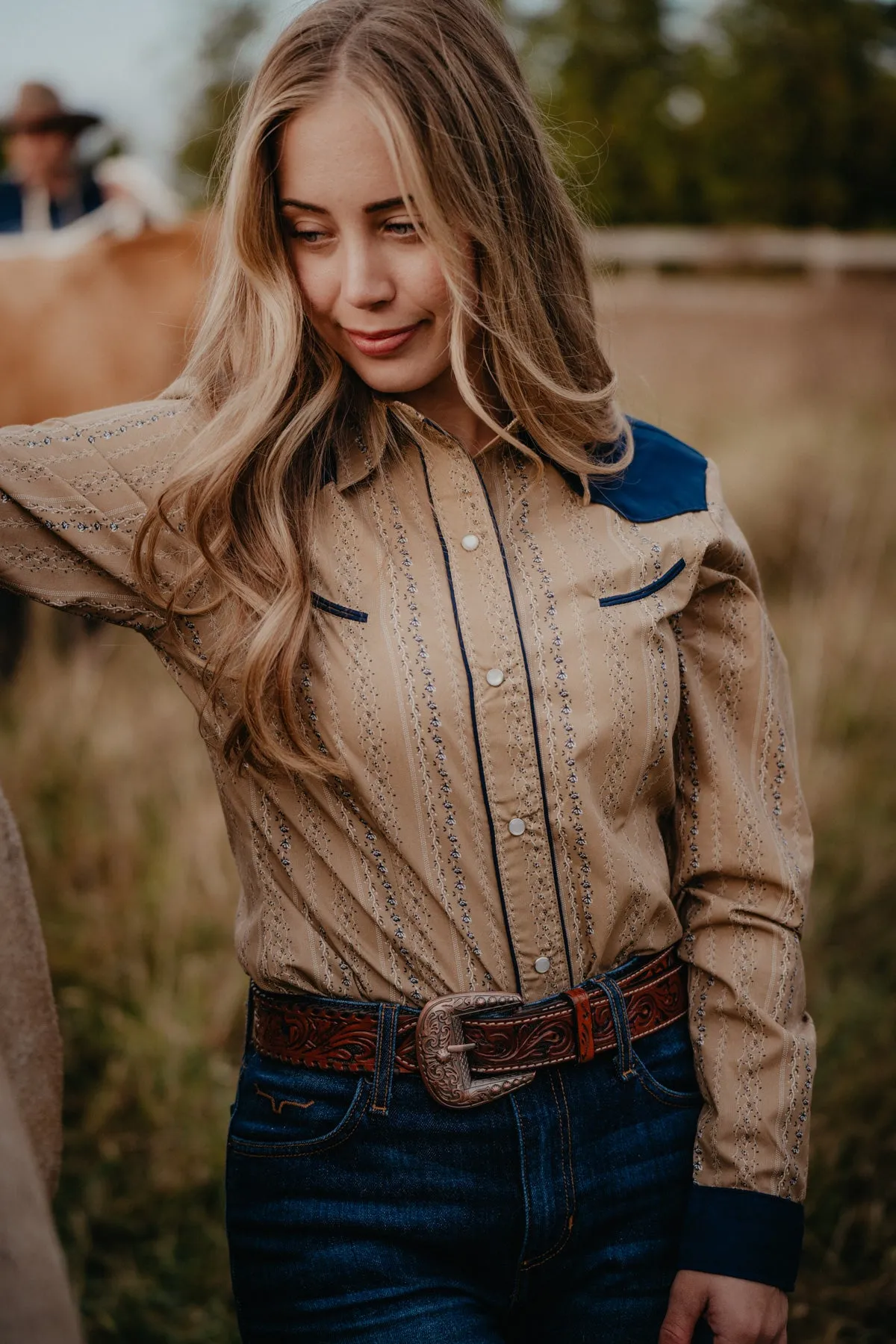 'Bandera' Women's Tan & Navy Wallpaper Pearl Snap by Roper (XS - M)