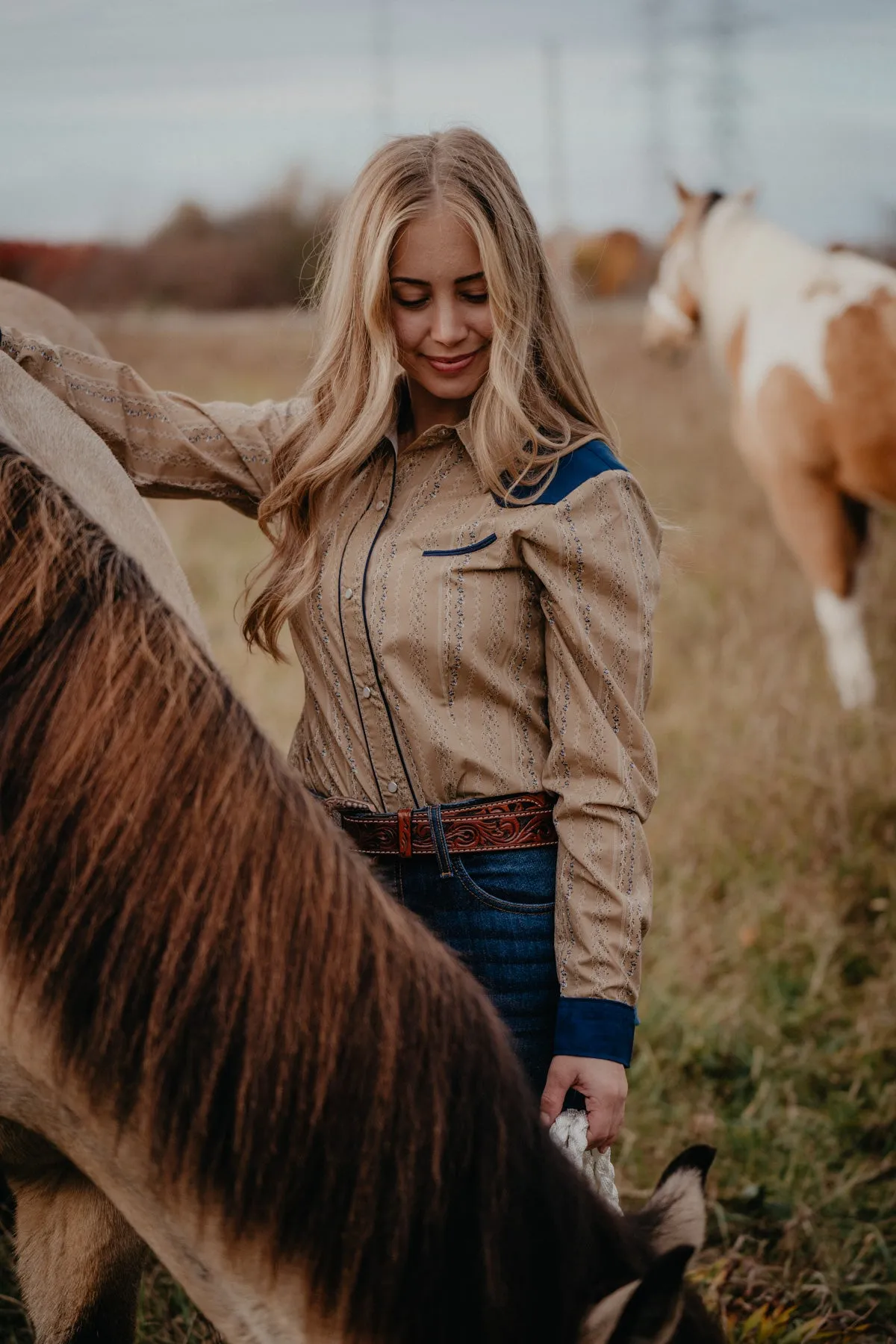 'Bandera' Women's Tan & Navy Wallpaper Pearl Snap by Roper (XS - M)