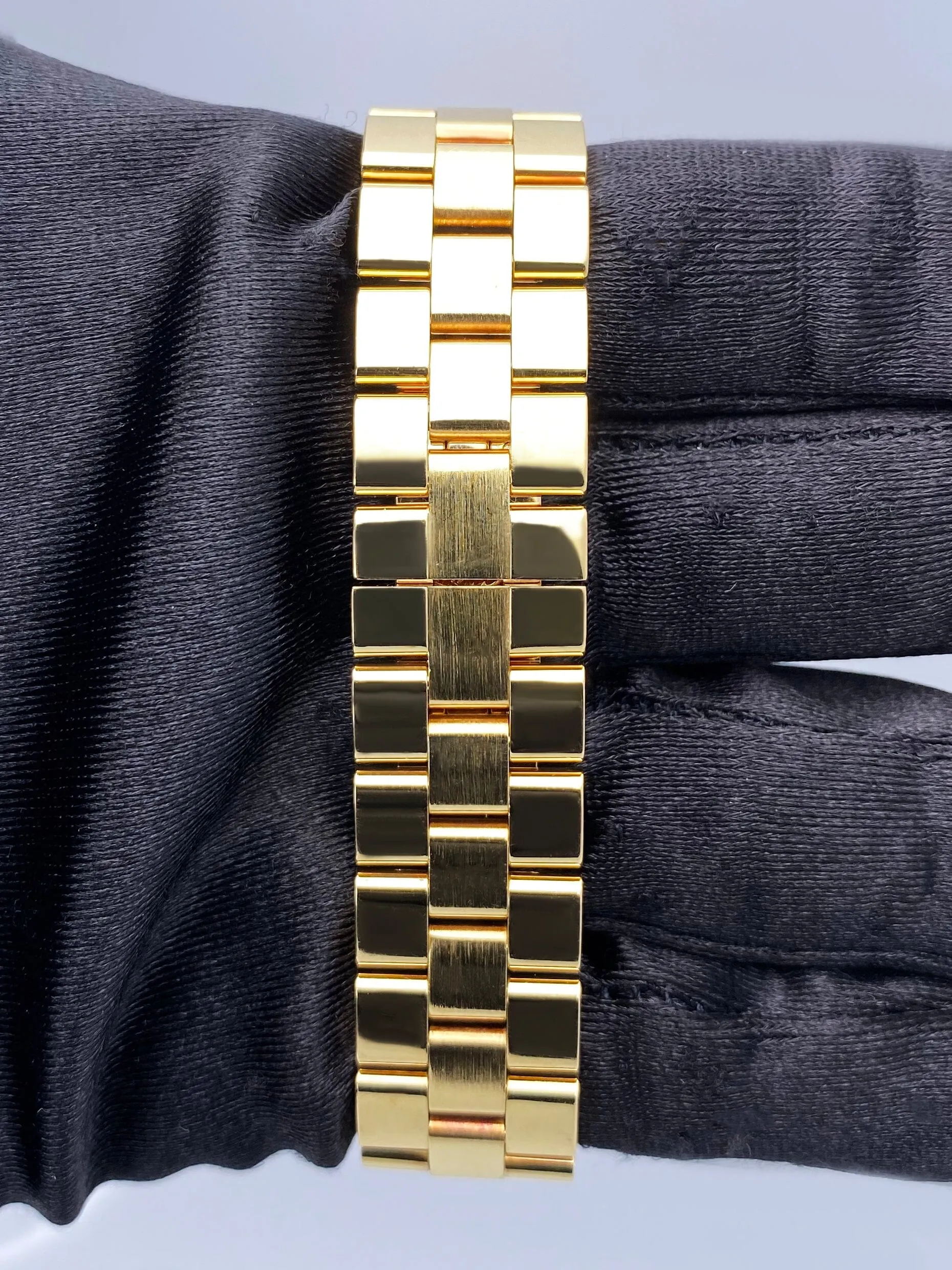 Cartier Roadster W62018Y5 Sliver Dial Yellow Gold Ladies Watch