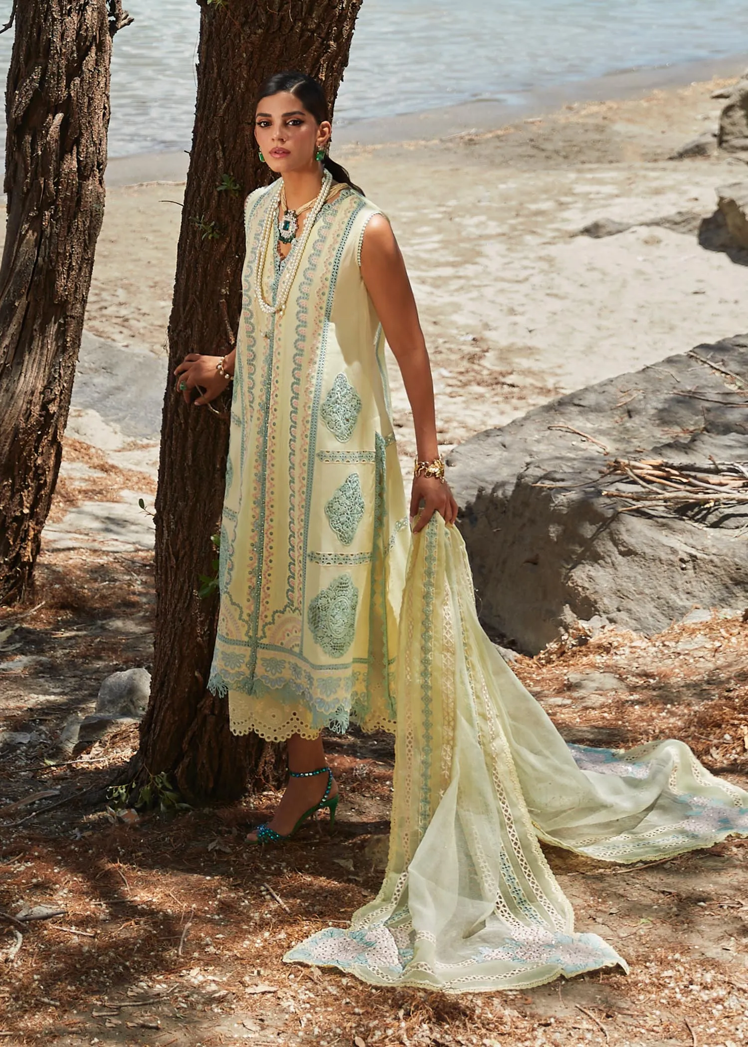 CRIMSON X SAIRA SHAKIRA LUXURY LAWN 2023 | Medley of lace D7-B