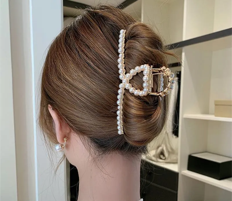 Pearl Hair Claw Clip