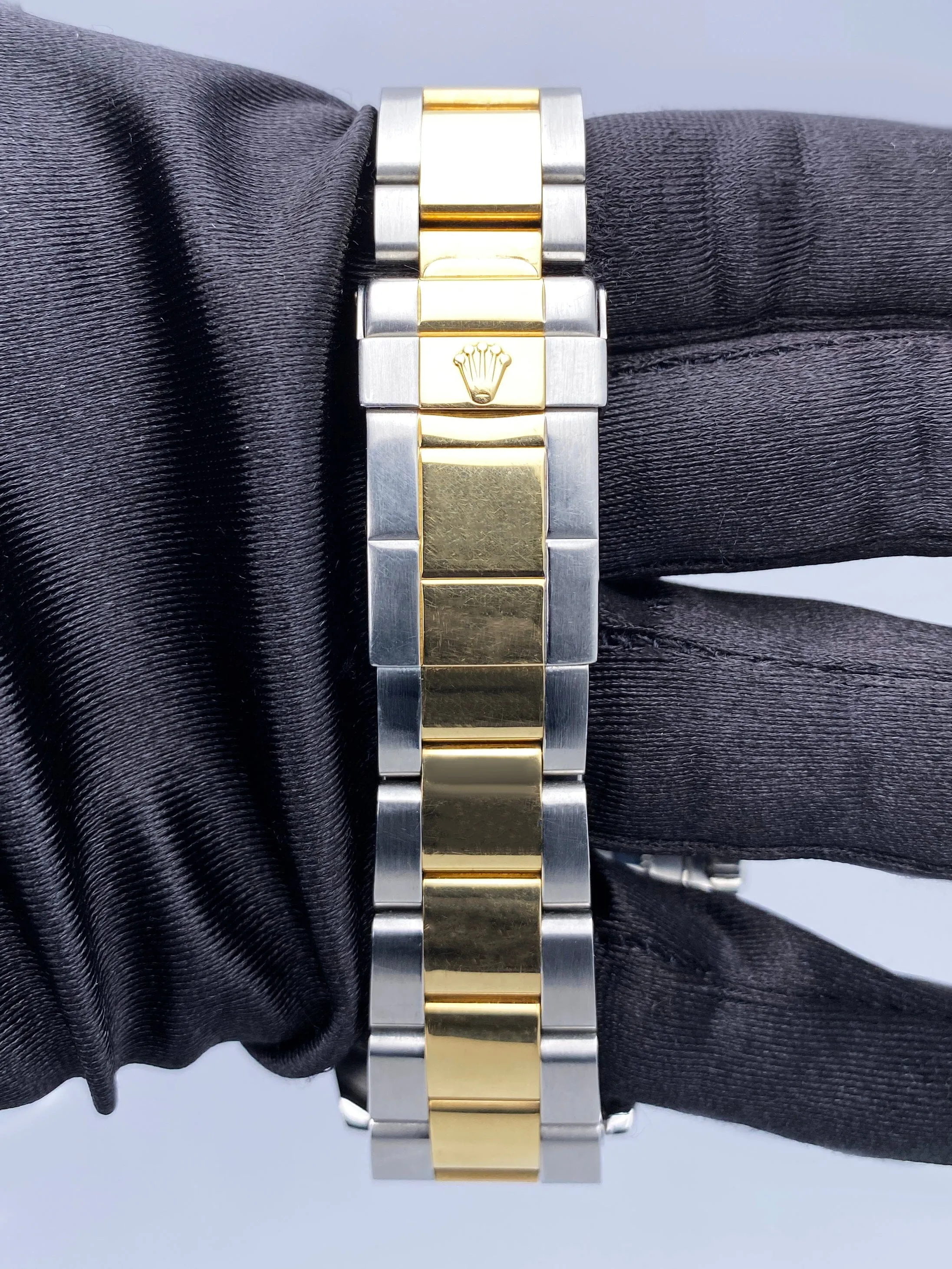 Rolex Yacht-Master 40 16623 White Dial Two-Tone Mens Watch Box Papers