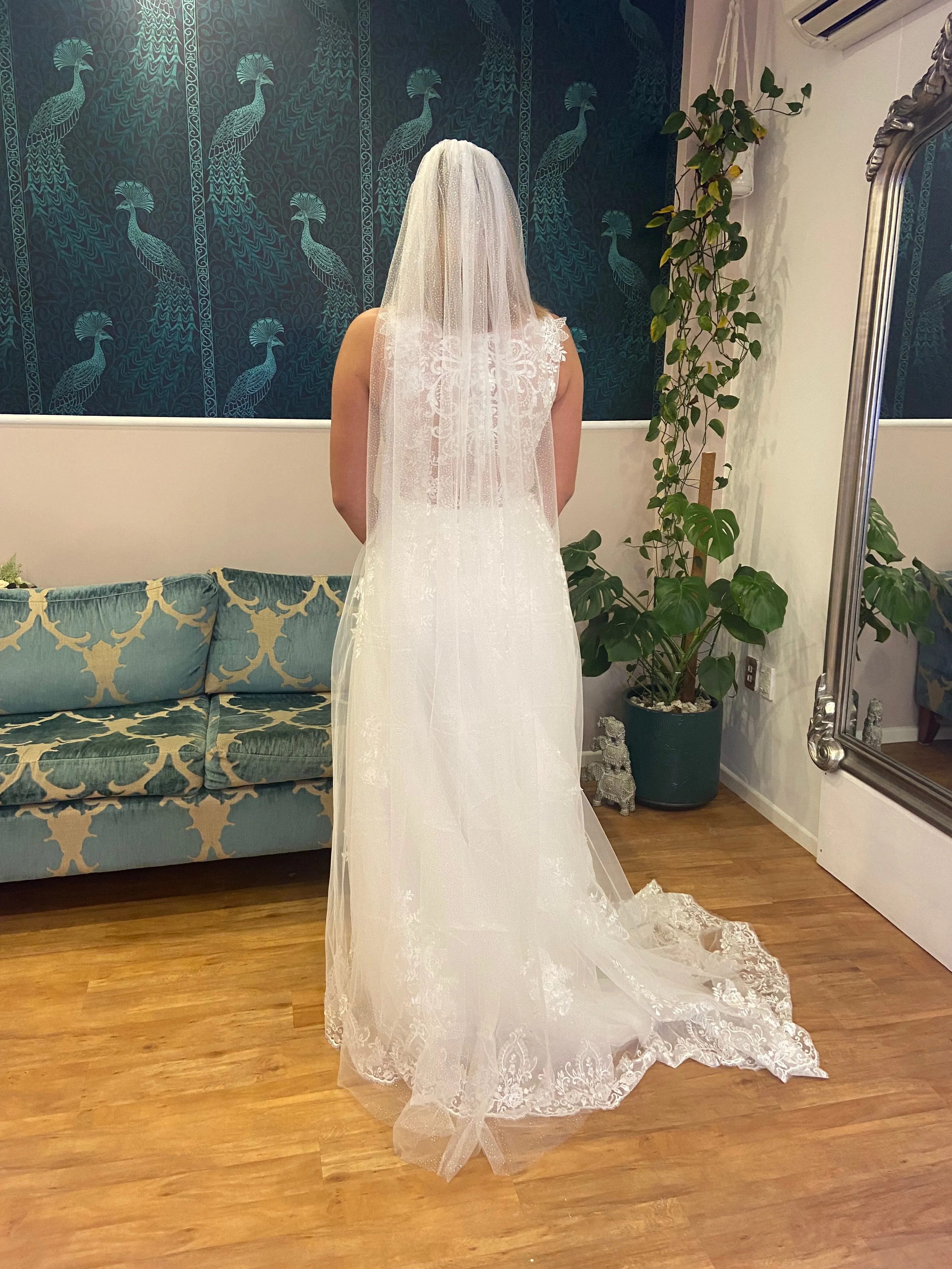 Sparkling bridal veil in white/silver Express NZ Wide