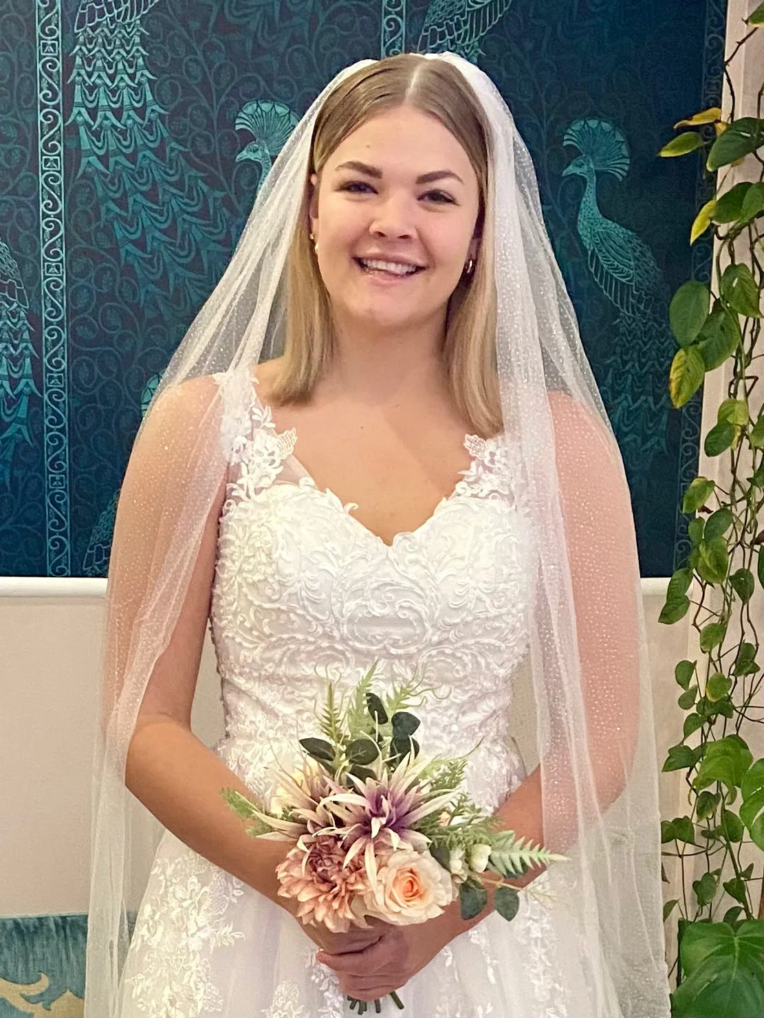 Sparkling bridal veil in white/silver Express NZ Wide