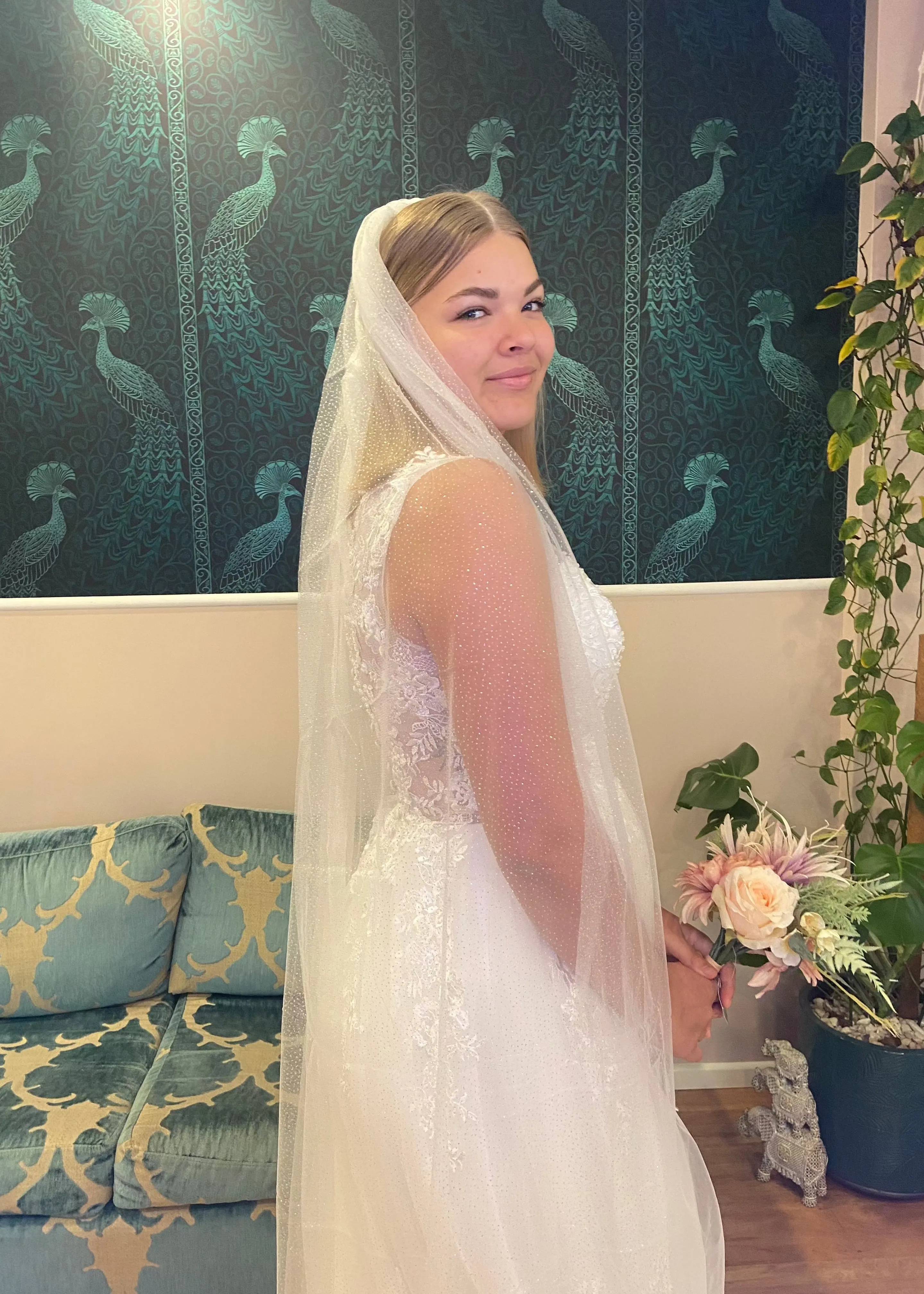 Sparkling bridal veil in white/silver Express NZ Wide