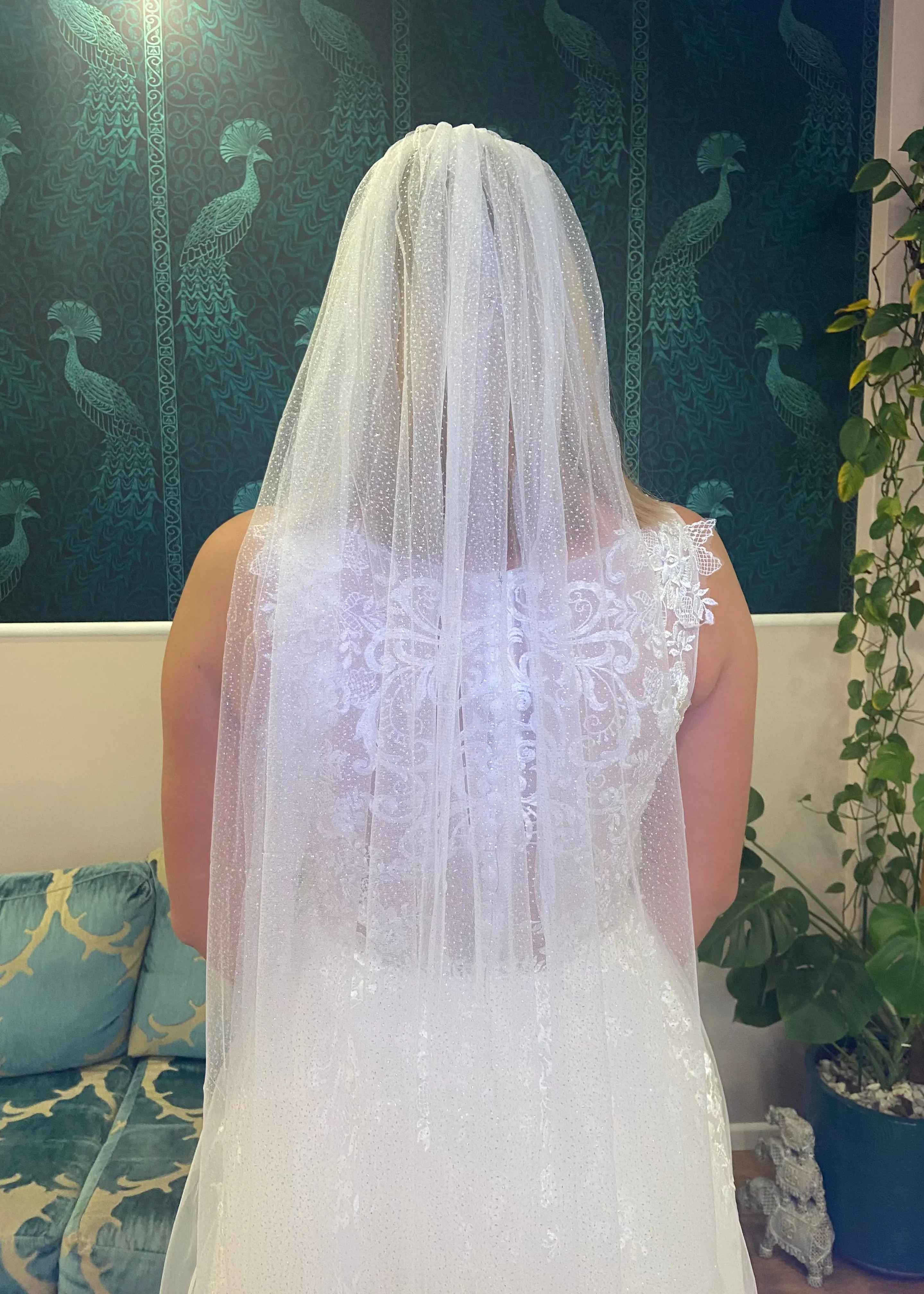 Sparkling bridal veil in white/silver Express NZ Wide