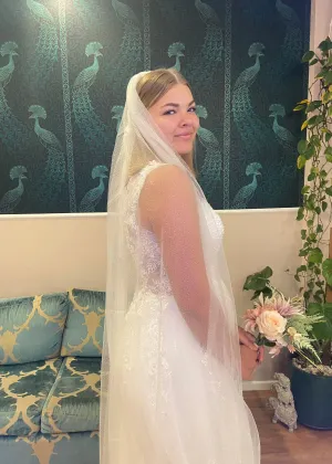 Sparkling bridal veil in white/silver Express NZ Wide